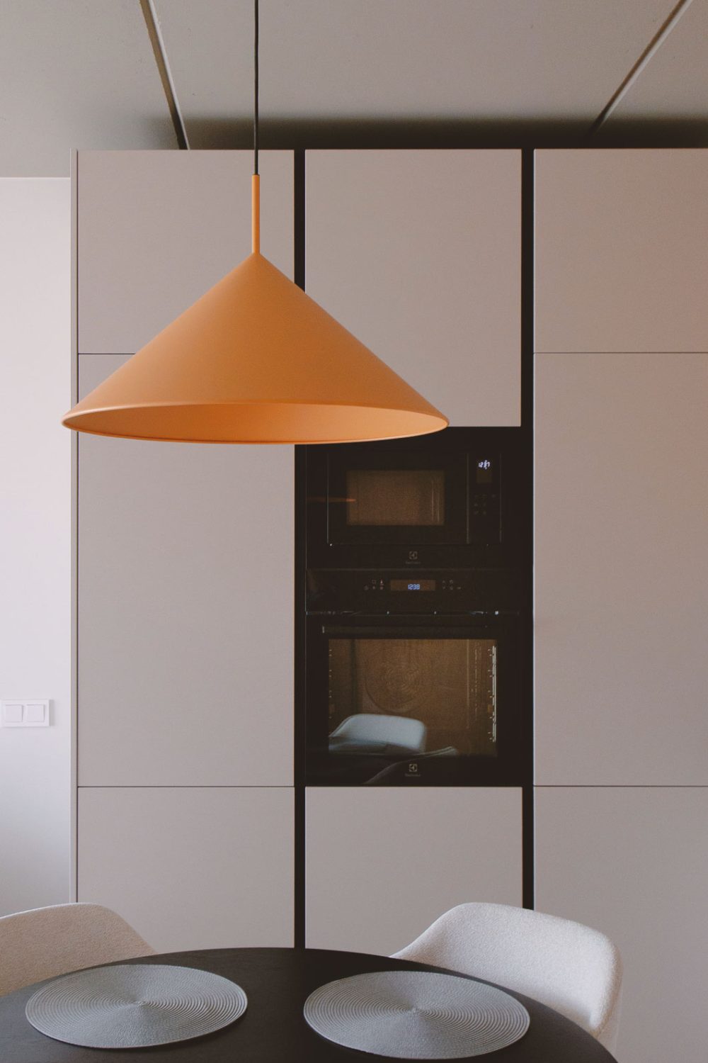 IKURES_oranzinis-kompaktisko-buto interjeras_213