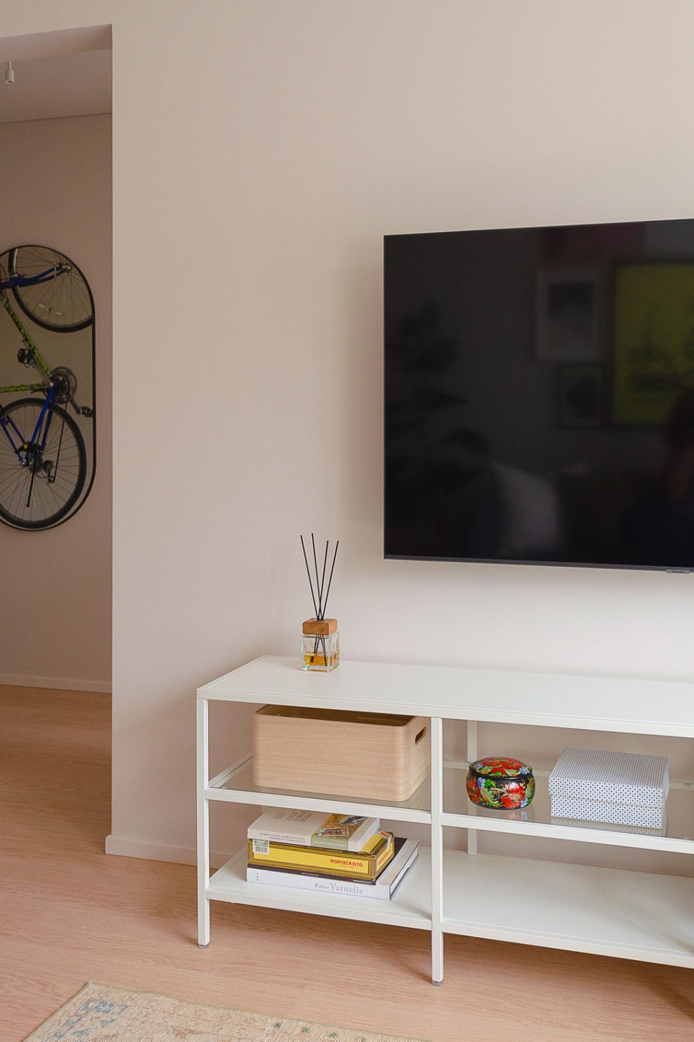 IKURES_rausvasis-butas_0046