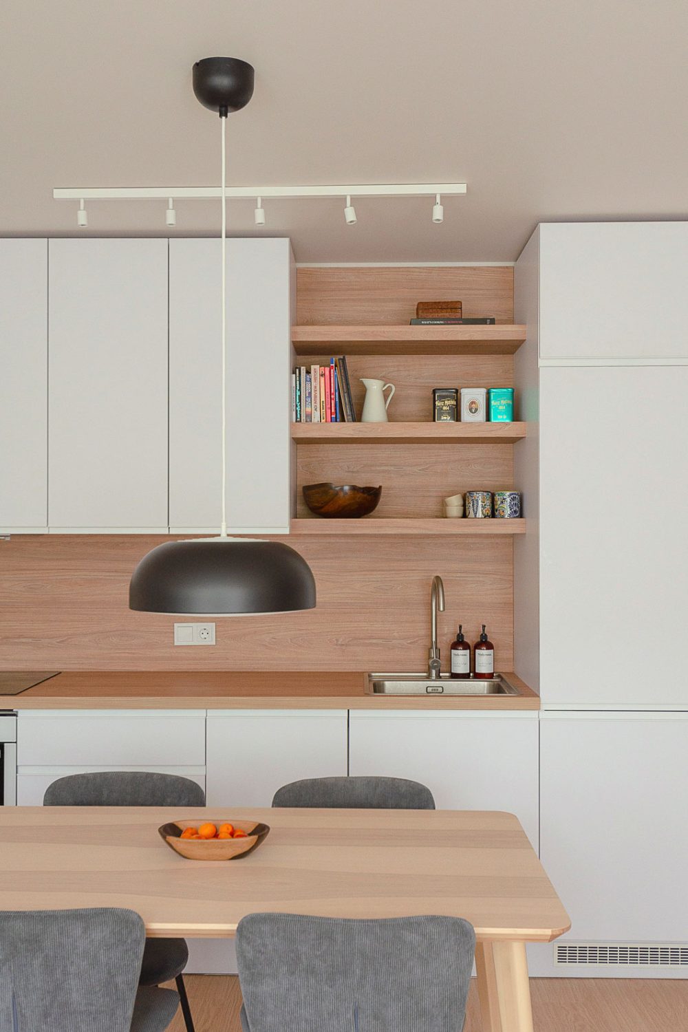 IKURES_rausvasis-butas_0076