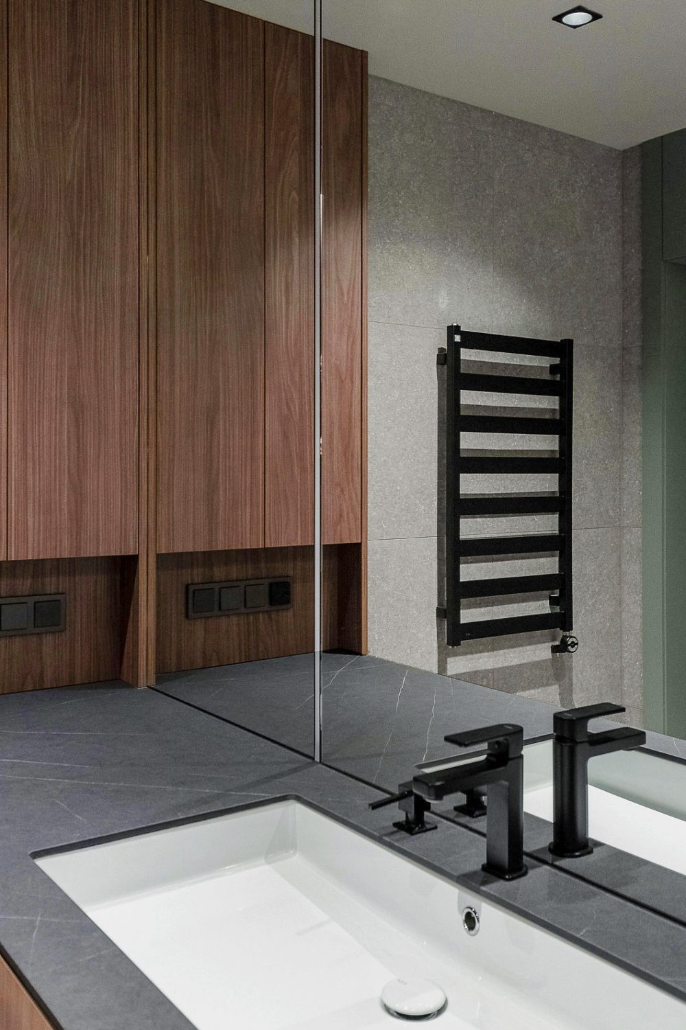 IKURES_zaliasis-butas_0280