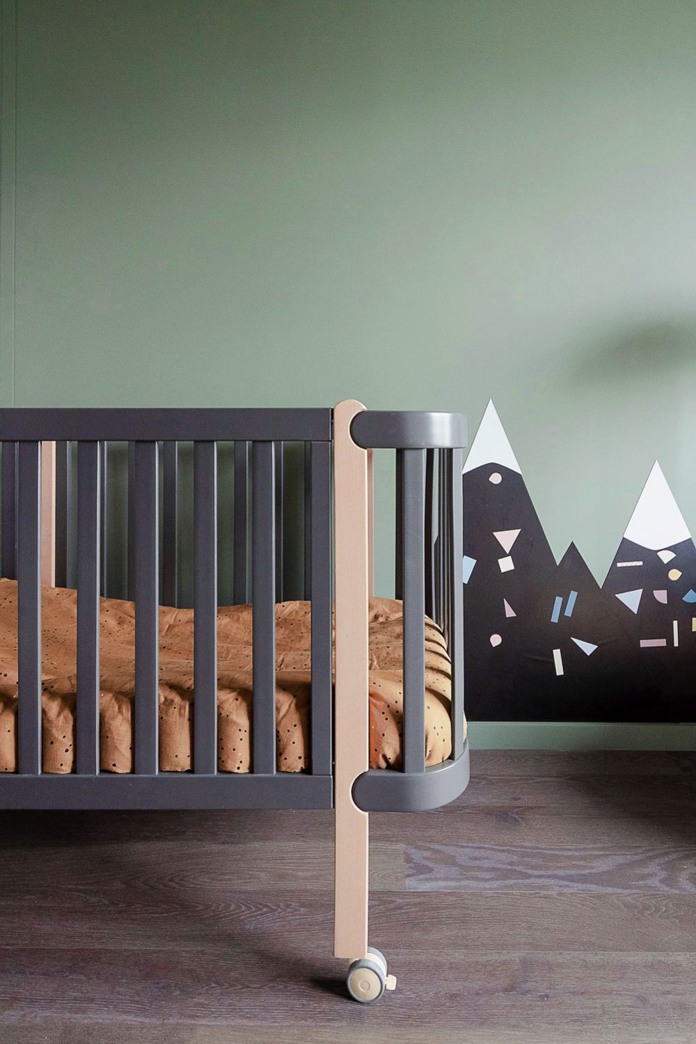 IKURES_zaliasis-butas_0345